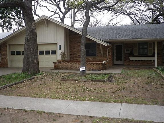 2nd image of 2207 Royal Oaks Dr