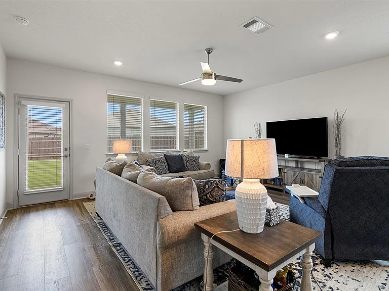 16401 Coratina Dr — Photo 26