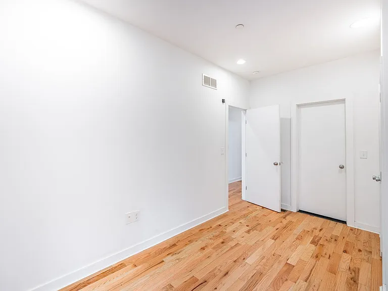 1642 N Marshall Street — Photo 7