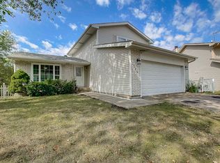 1585 Brookside Dr, Hoffman Estates, IL 60169