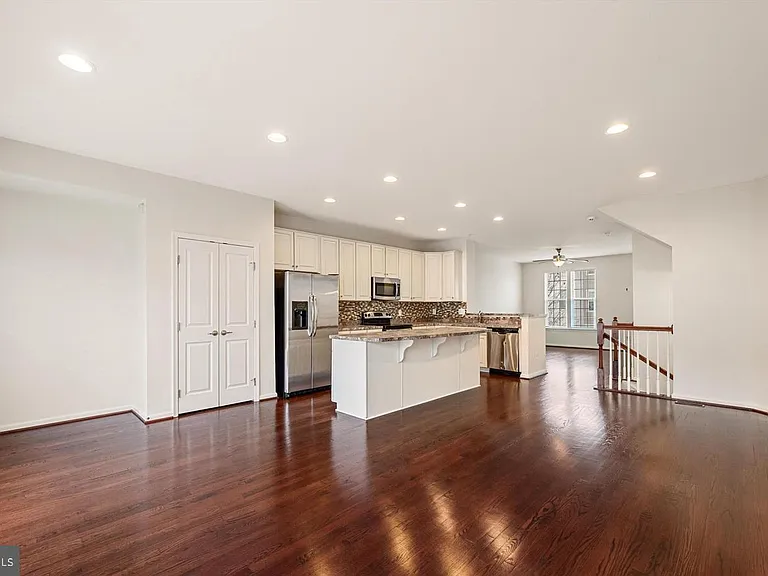 106 Argyle Ct — Photo 7