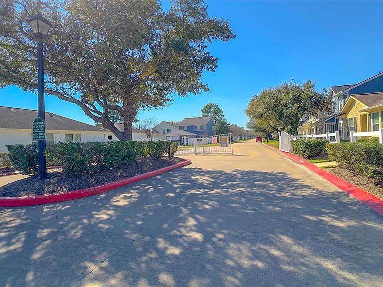 9923 Farrell Dr — Photo 43