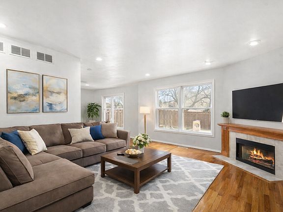 3rd image of 301 Inner Circle Dr