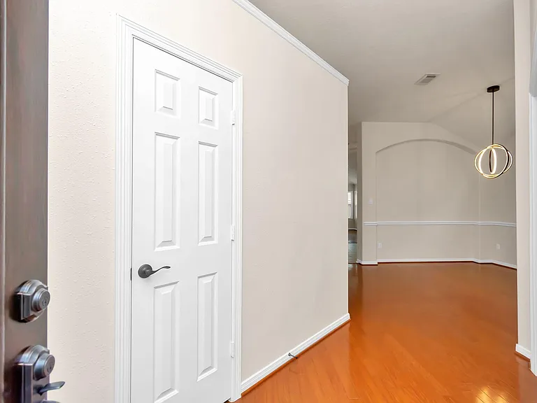 16510 Bluff Springs Dr — Photo 5