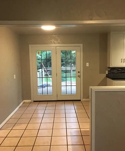 1407 Lindale Ave — Photo 5