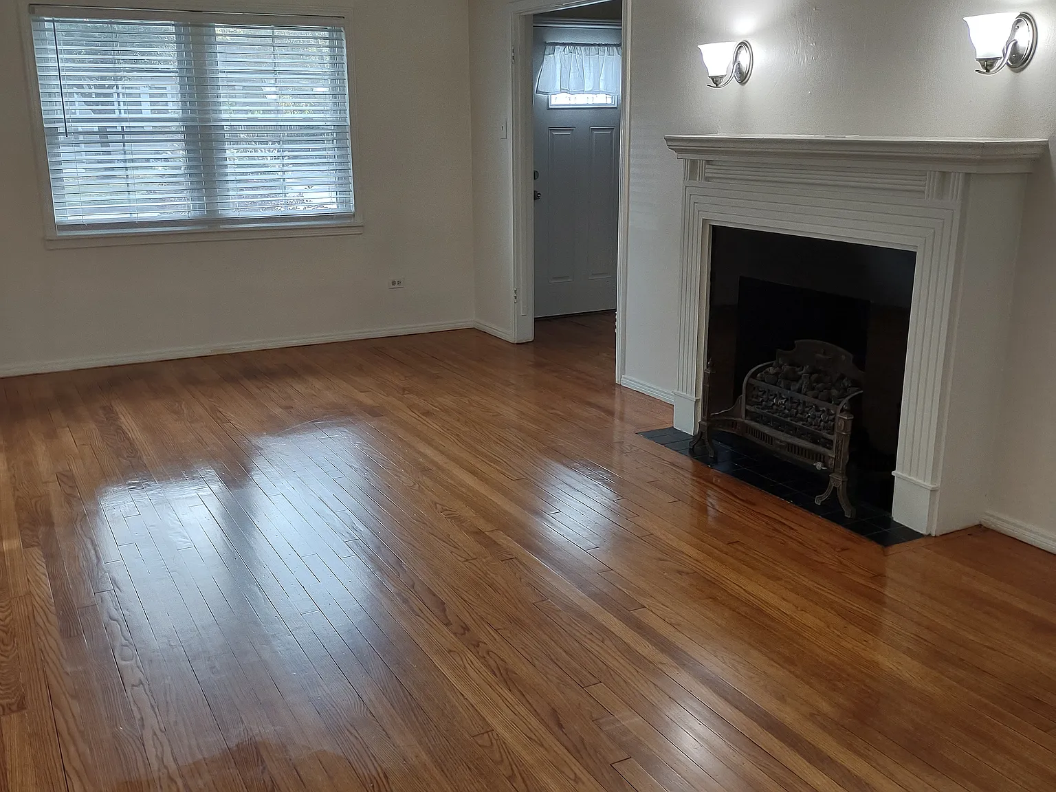 3 bed, 1802 sqft, $1,900 — Photo 3