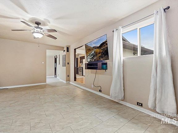 5th image of 403 E Avenue K