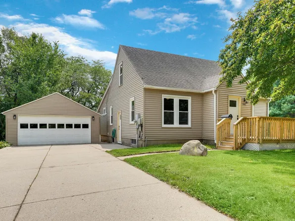 1206 W 18th St, Cedar Falls, IA 50613