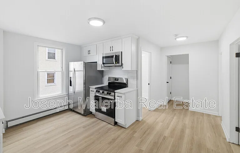 848 Bank St — Photo 28