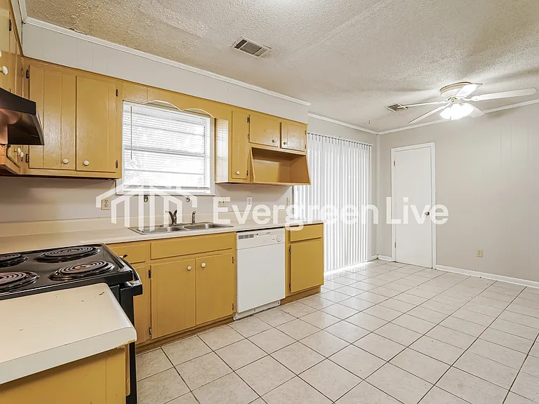 524 Sandy St — Photo 7