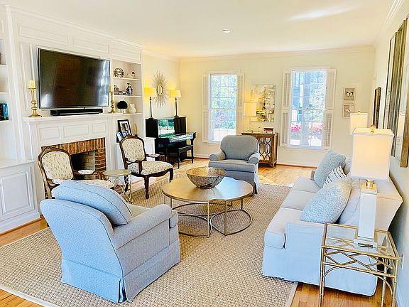 Spacious living room