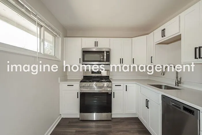3 bed, 1.0 bath, 1134 sqft, $1,950 — Photo 3