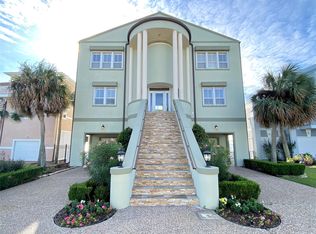 919 Long Reach Dr, Tiki Island, TX 77554