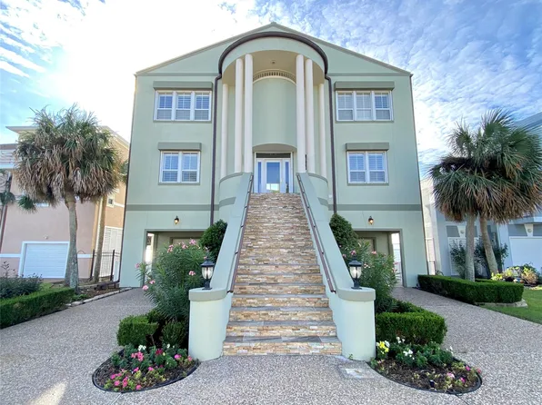 919 Long Reach Dr, Tiki Island, TX 77554