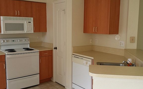4th image of 209 Belmont Pl