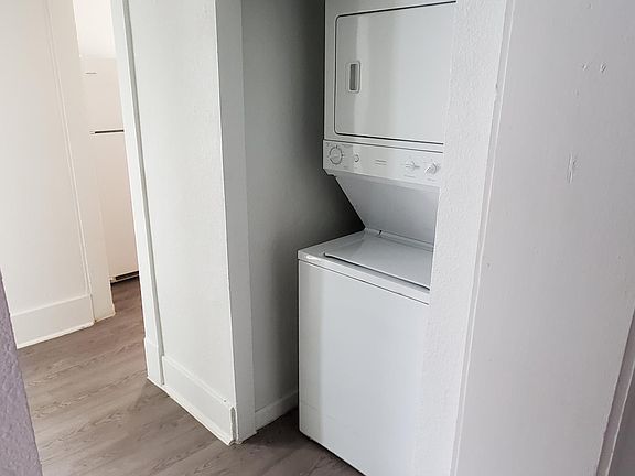 5th image of 3917 Jackson Ave