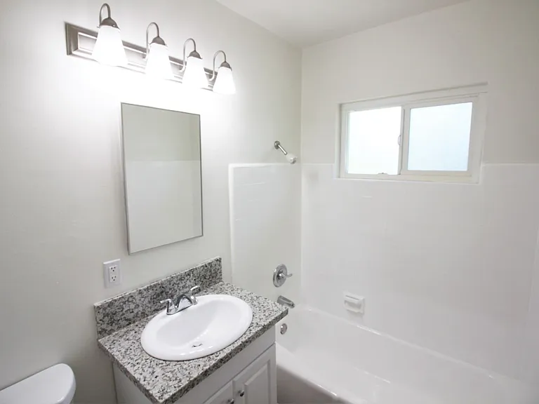 Linden Court Apartments — Photo 104