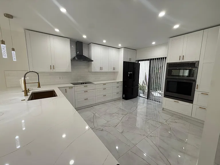 6744 Canary Palm Cir — Photo 14