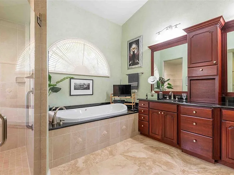 6605 Stonington Dr N — Photo 39