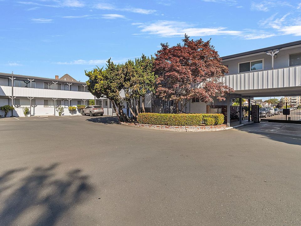 2nd image of 2251 Buena Vista Ave #95