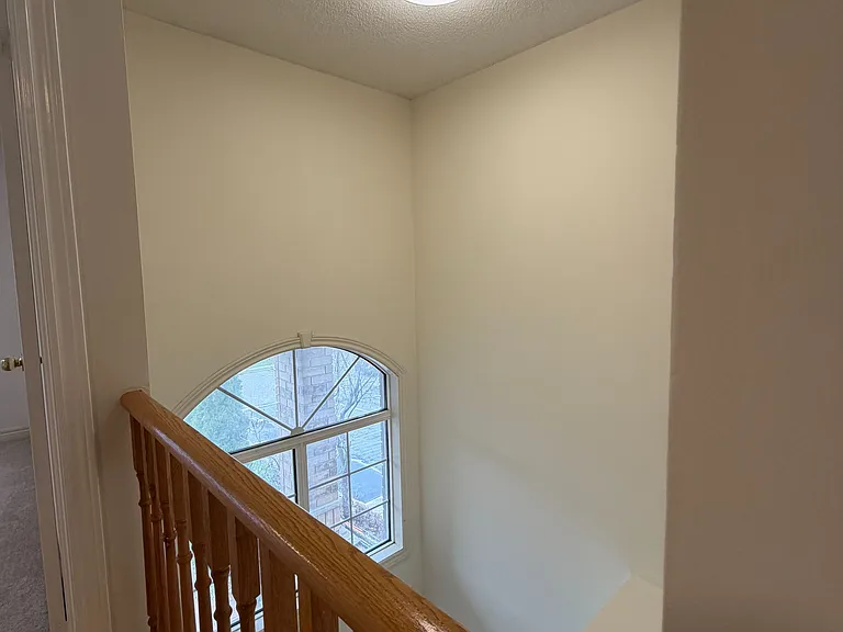 937 Ledbury Cres — Photo 34