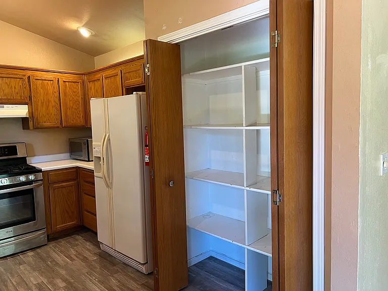 27540 Poppy Dr — Photo 5
