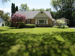 7446 N Navajo Rd, Fox Pt, WI 53217