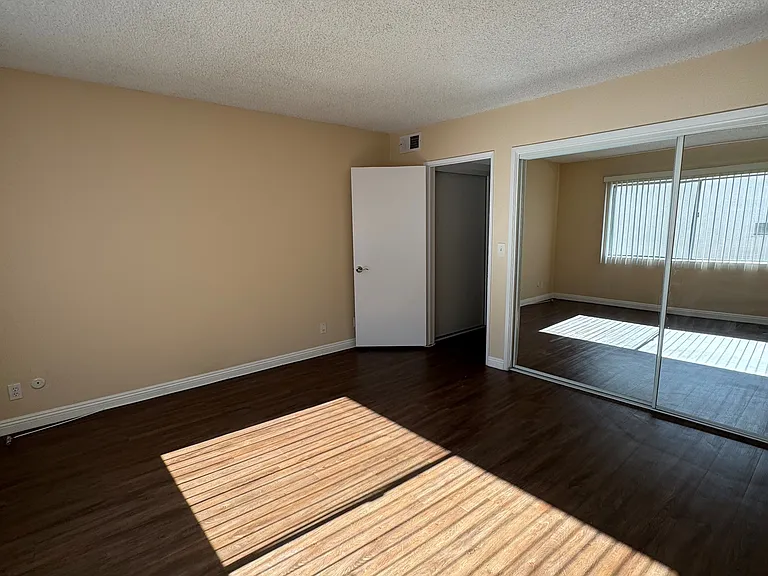 MARGATE VILLA APARTMENTS — Photo 10