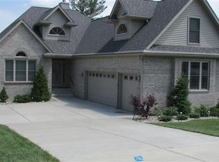 1066 Shoreline Rd, Crown Point, IN 46307