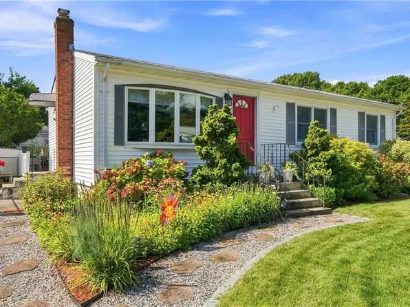 26 Chelmsford Ave, Warwick, RI 02889