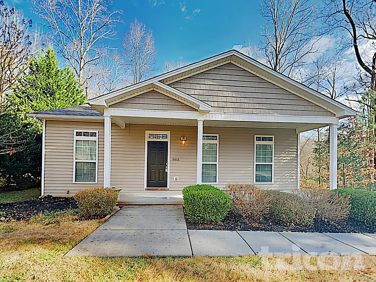 805 Stratford Rd — Photo 2