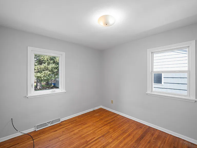 1022 24th Ave S — Photo 13