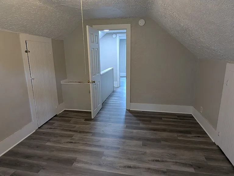653 Sumner St — Photo 15