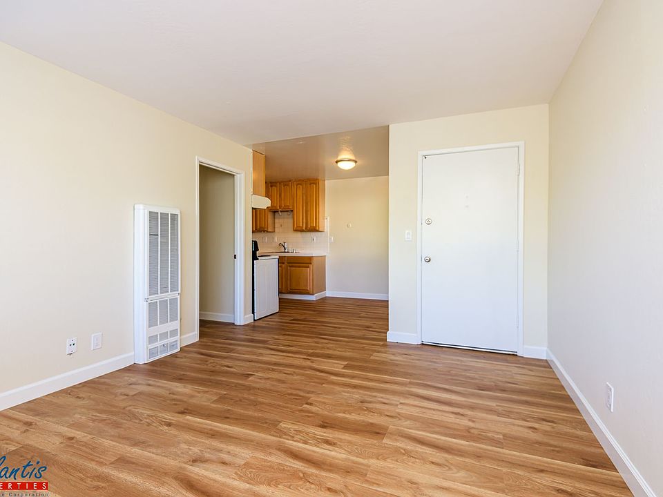 1st image of 694 Grand Coulee Ave APT 1