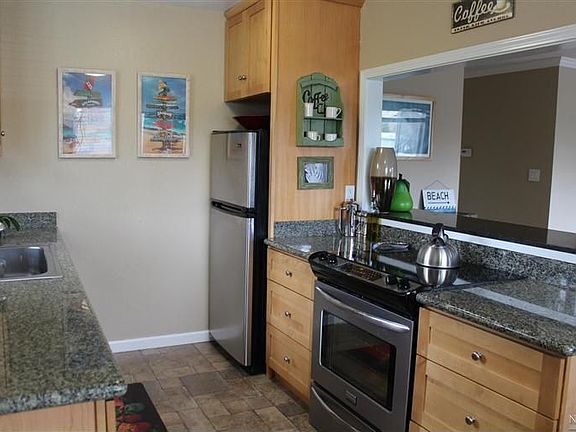 3rd image of 729 W Orange Ave