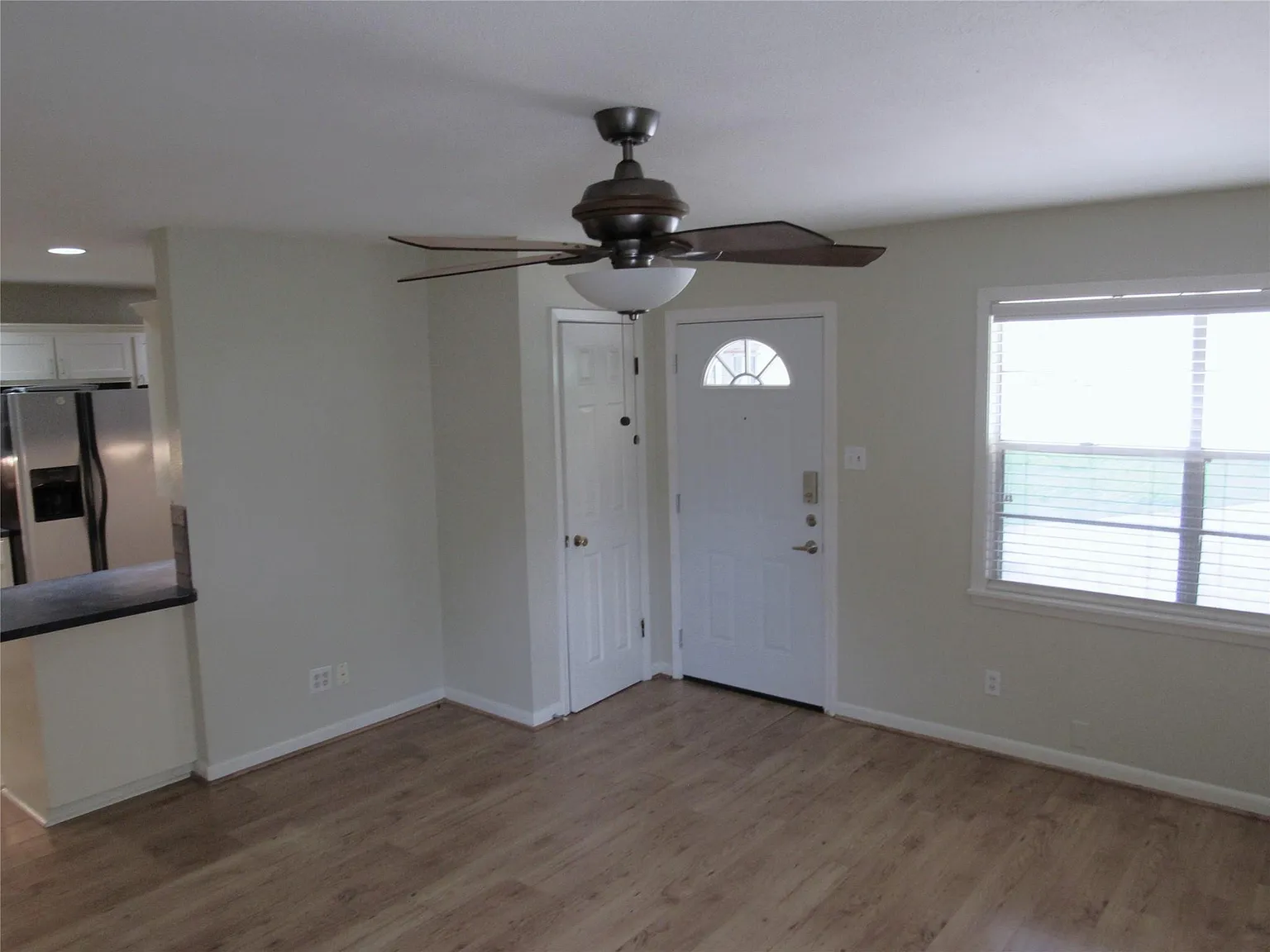 3 bed, 2.0 bath, 1532 sqft, $2,050 — Photo 2