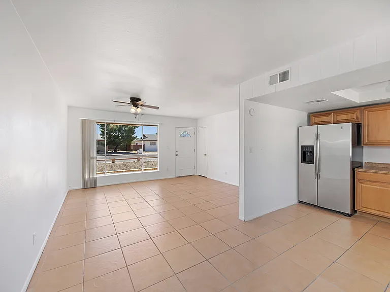 1826 W Behrend Dr — Photo 5