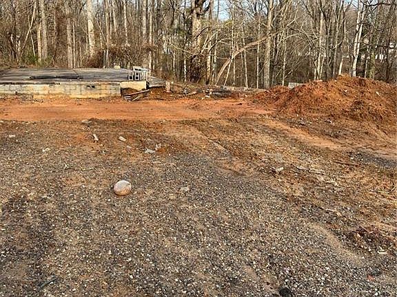 2nd image of 32 Murray Ln