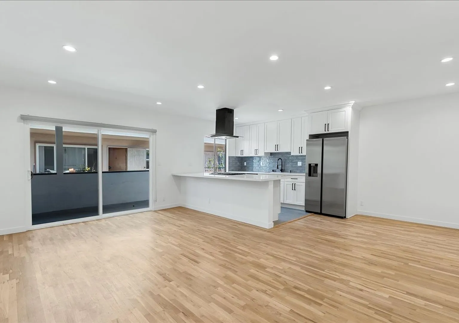 Beautiful Bedroom Apartment in the Heart of West Hollywood and Fairfax! — Photo 1
