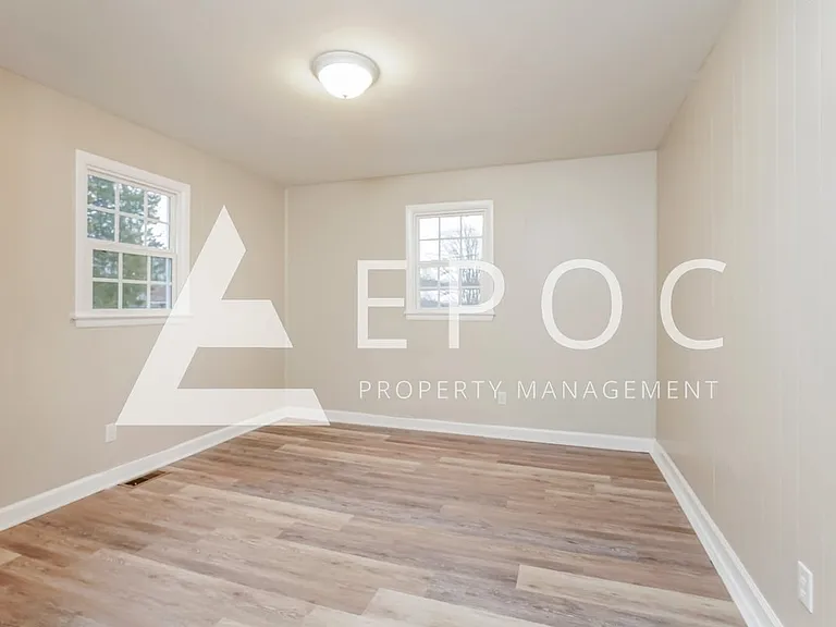 2943 Broadbay Dr — Photo 9