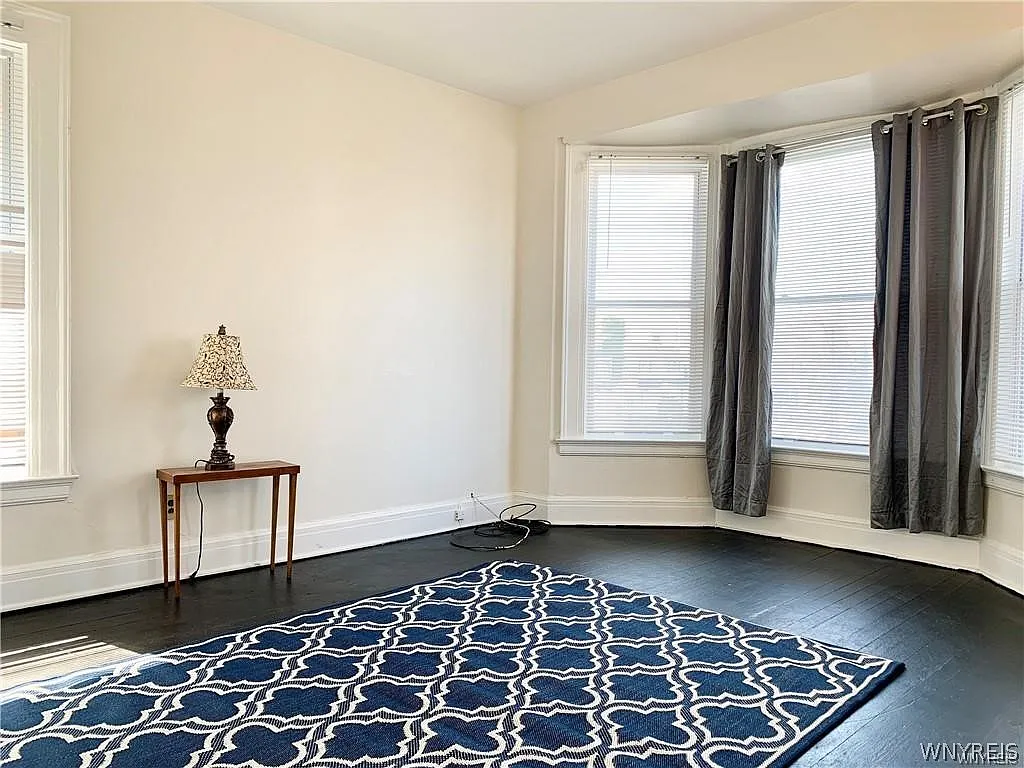 Building Photo - 2449 Delaware Ave #UPPER