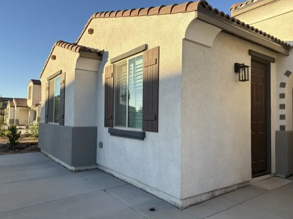 1527 Riverfront St, Perris, CA 92571