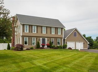 19 Pheasant Ln, Suffield, CT 06078