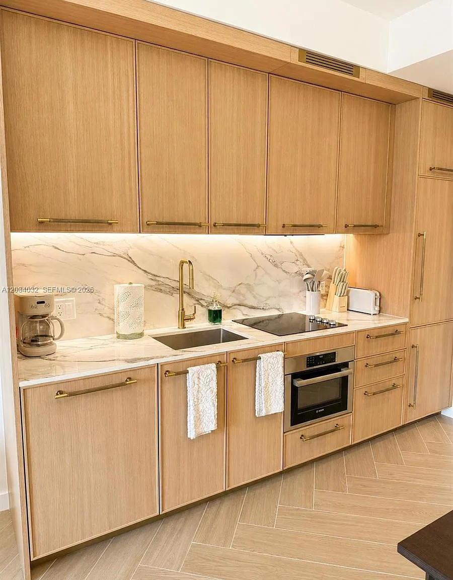 1 bed, 1.0 bath, 638 sqft, $4,700 — Photo 1
