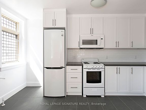 4th image of 394 Avenue Rd #402