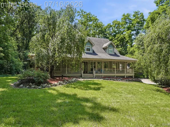 9201 Mabley Hill Rd, Fenton, MI 48430