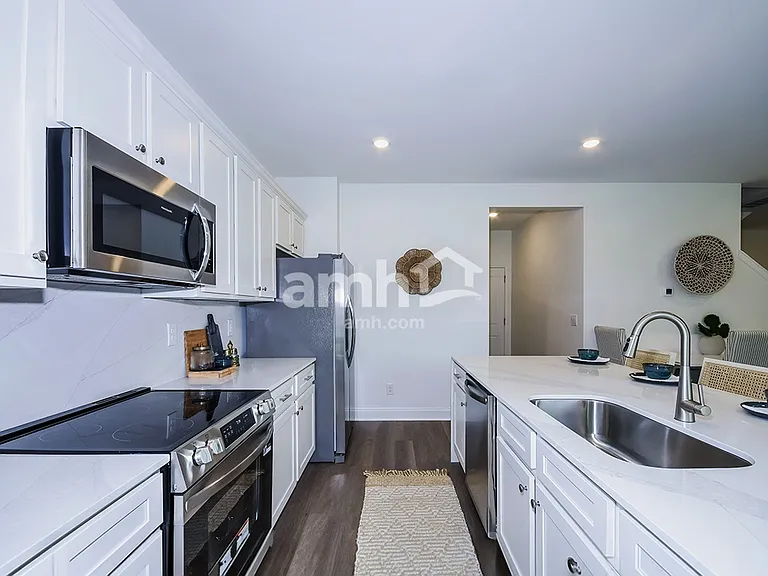 416 Armstrong Curv — Photo 4