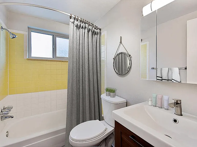 South Washington St Apts — Photo 6
