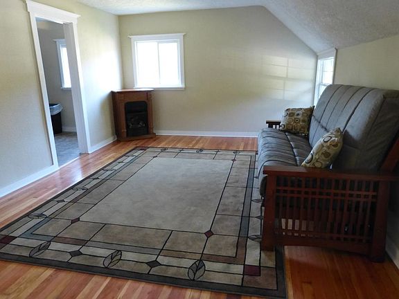 Craftsmen carpet rug and hard wood floors