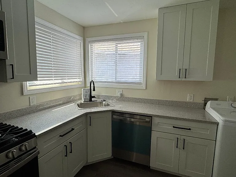 7406 N Judson St — Photo 1